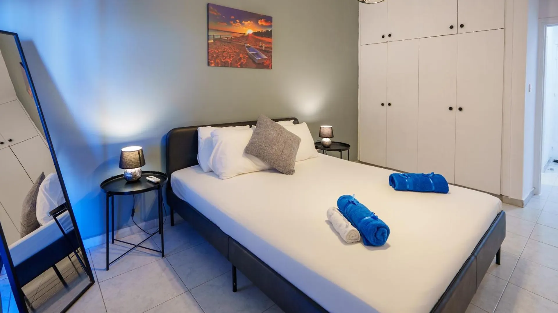 Seaview Anteia'S Central Finikoudes Apt In Larnaca Kypr