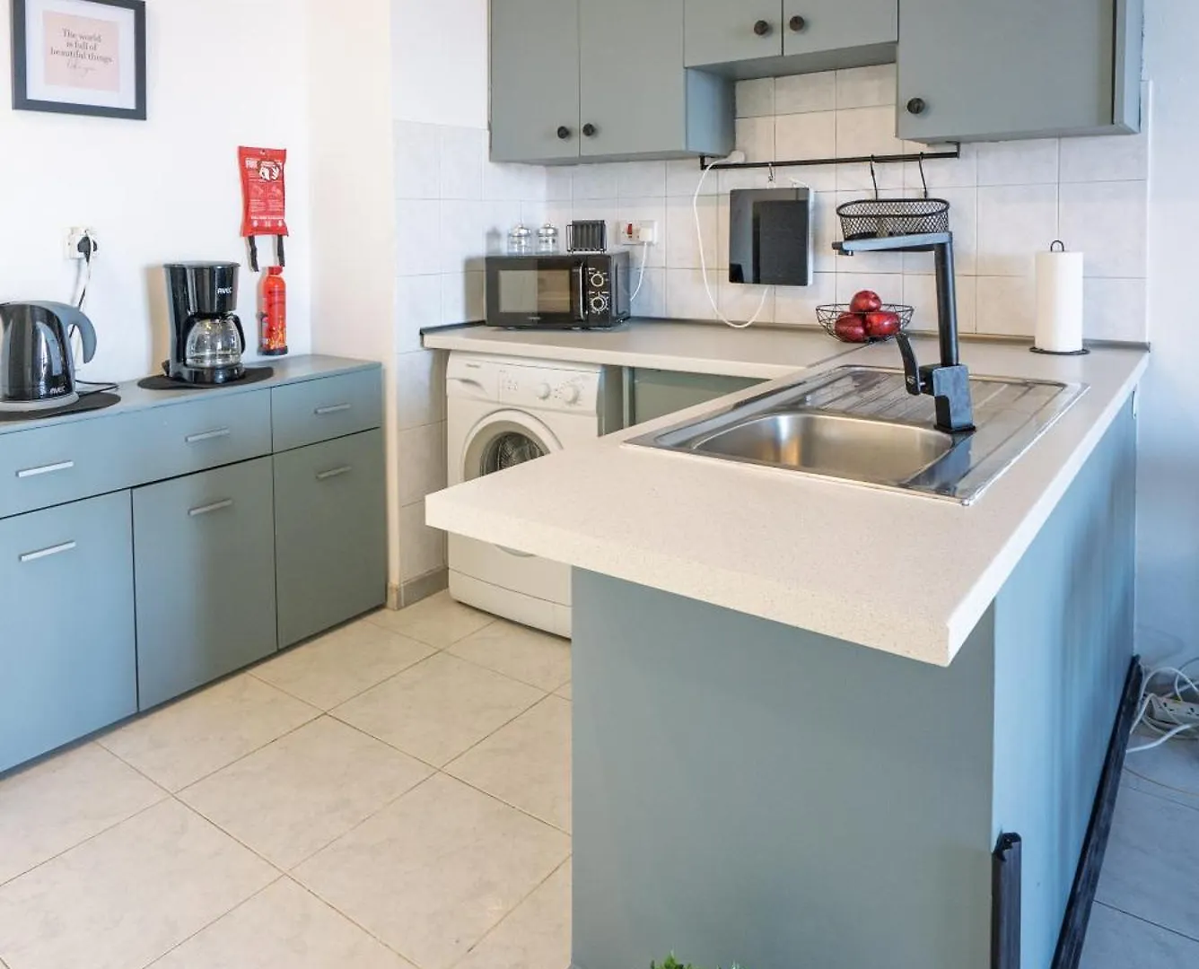 Seaview Anteia'S Central Finikoudes Apt In Larnaca Kypr